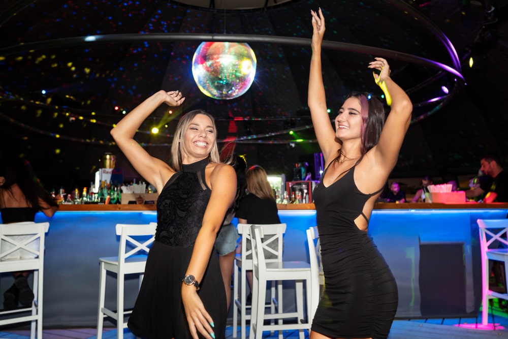 two girls dancing in toronto clubs